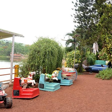Mayem Lakeview Hotel Goa Kültér fotó