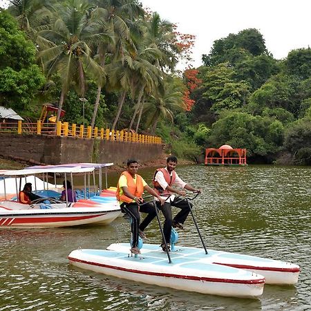 Mayem Lakeview Hotel Goa Kültér fotó