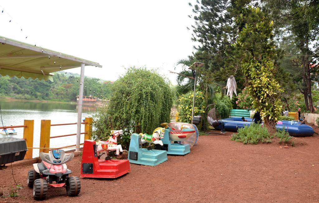 Mayem Lakeview Hotel Goa Kültér fotó
