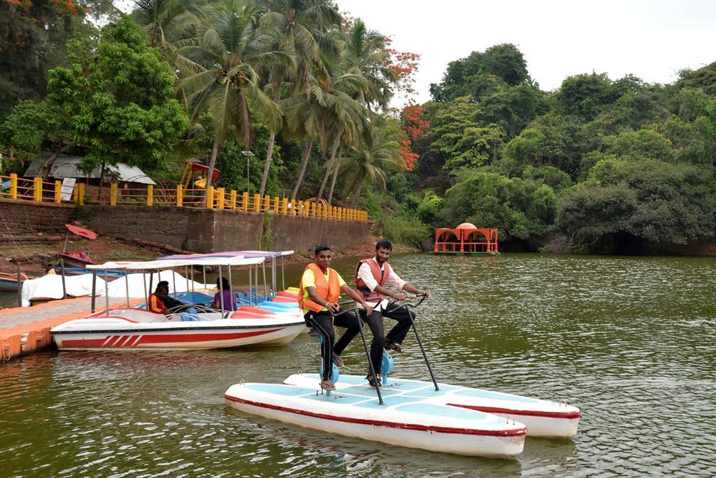 Mayem Lakeview Hotel Goa Kültér fotó