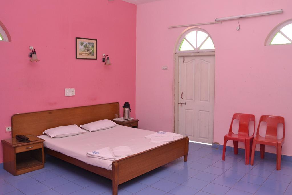 Mayem Lakeview Hotel Goa Kültér fotó