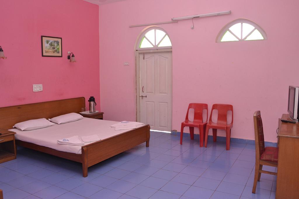 Mayem Lakeview Hotel Goa Kültér fotó
