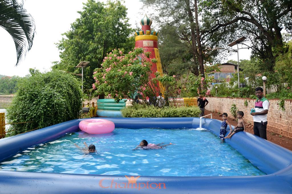 Mayem Lakeview Hotel Goa Kültér fotó