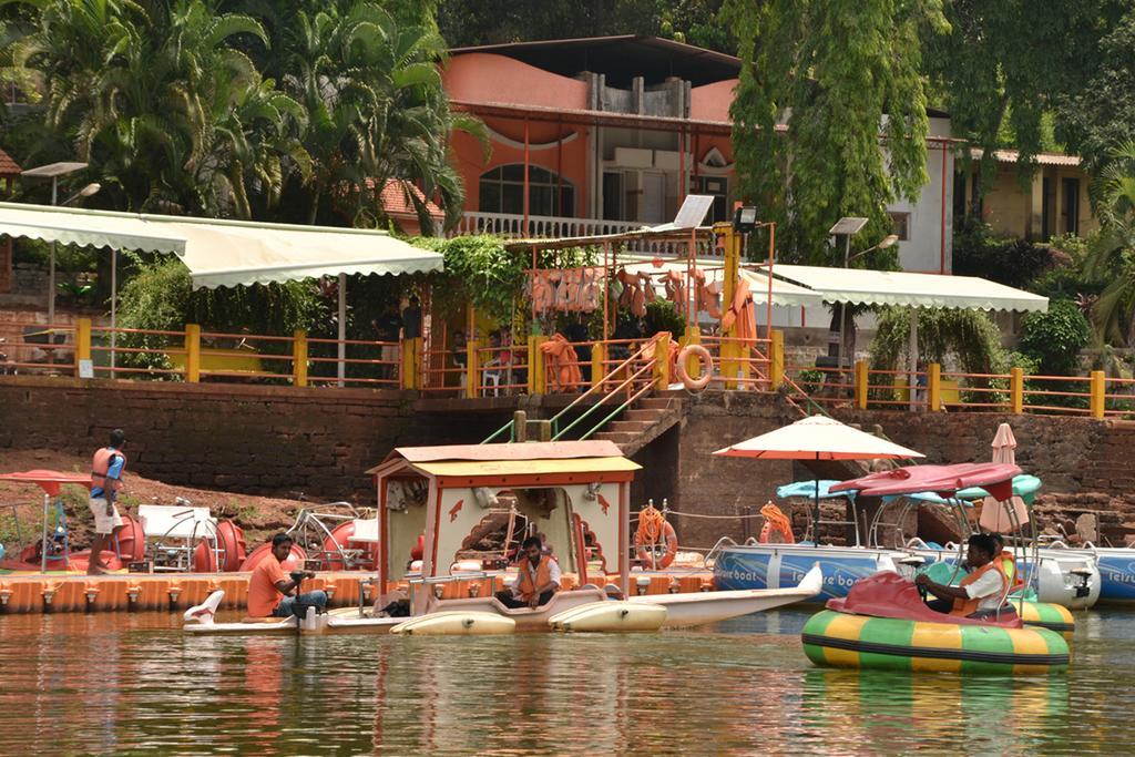 Mayem Lakeview Hotel Goa Kültér fotó