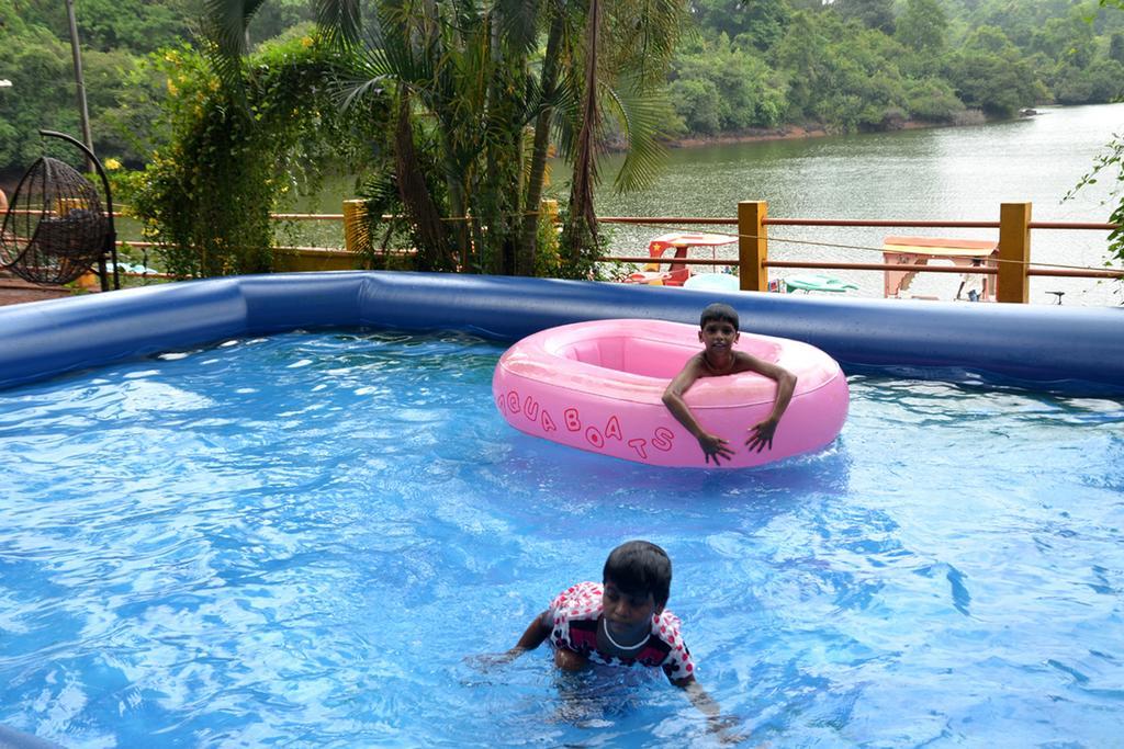 Mayem Lakeview Hotel Goa Kültér fotó