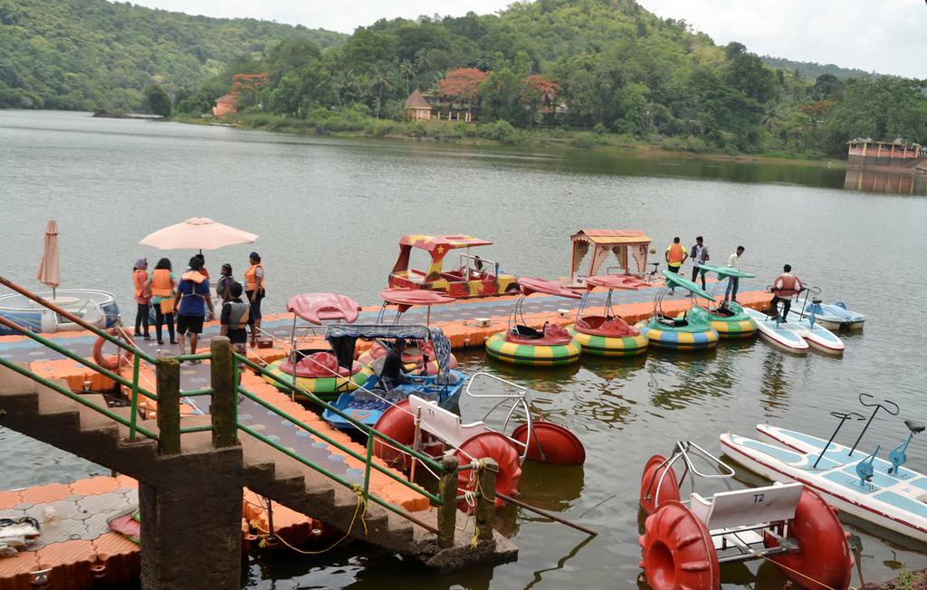 Mayem Lakeview Hotel Goa Kültér fotó